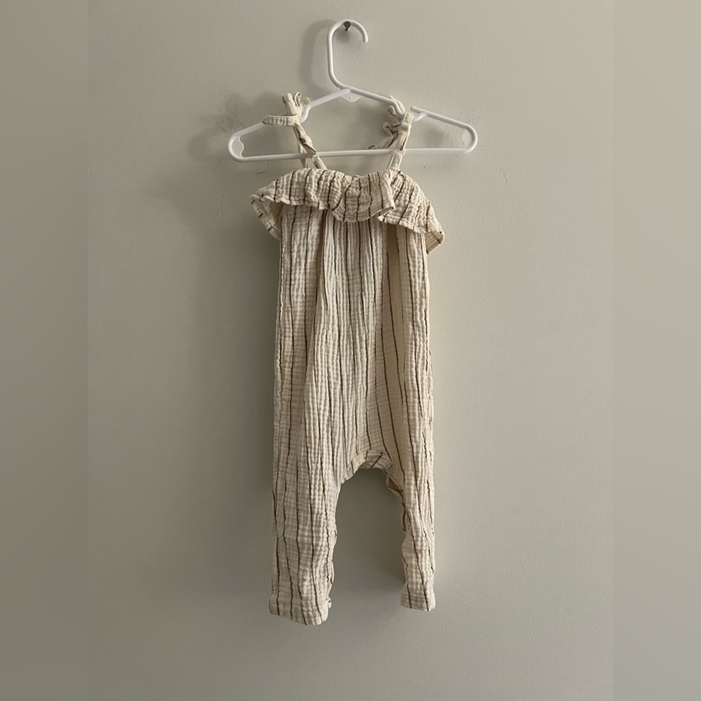 Grayson Collective Muslin Baby Romper 12M Neutral Ruffle Strap Cotton Gauze - Picture 3 of 3